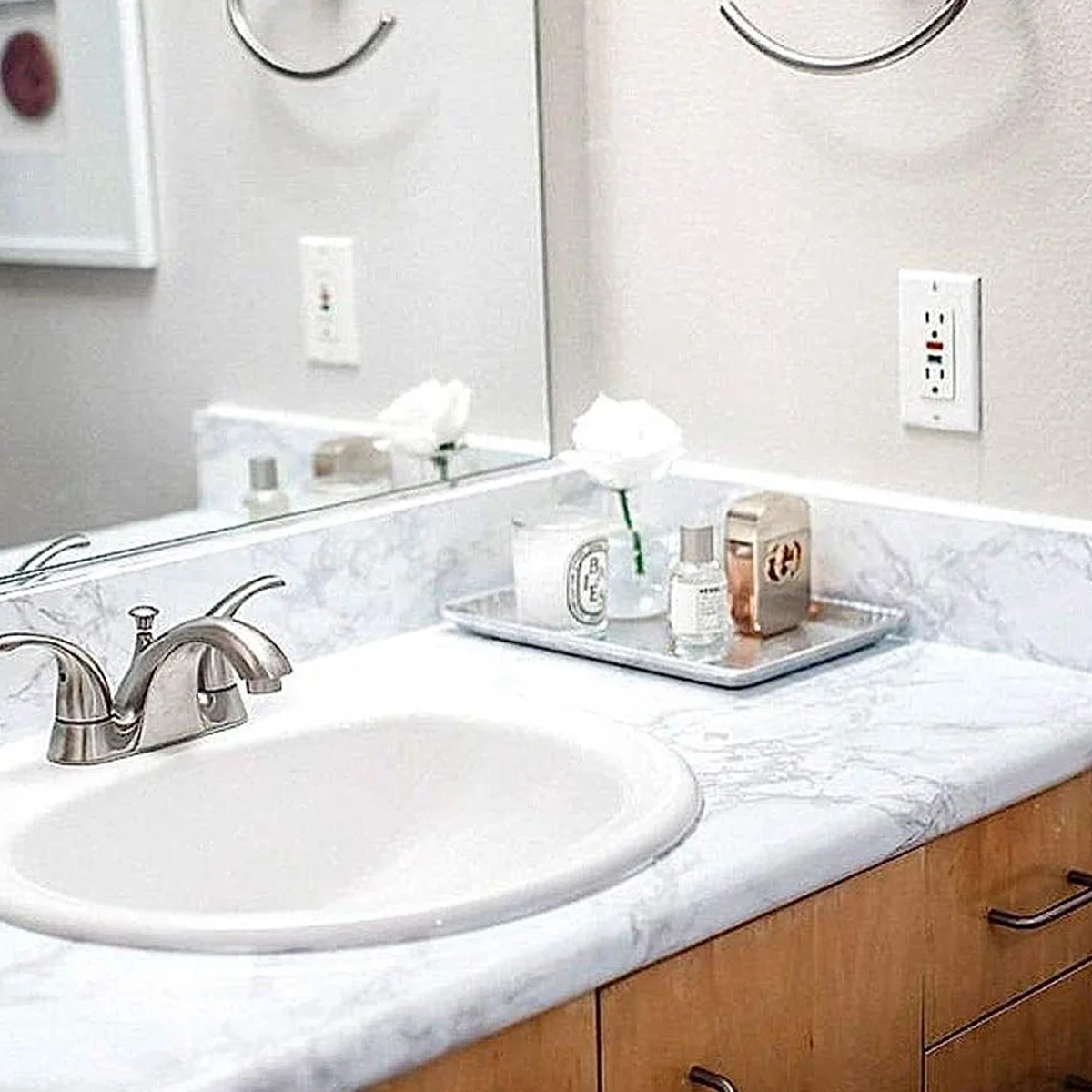 Papel Adhesivo Efecto Mármol Impermeable y Fácil de Aplicar para Paredes y Muebles