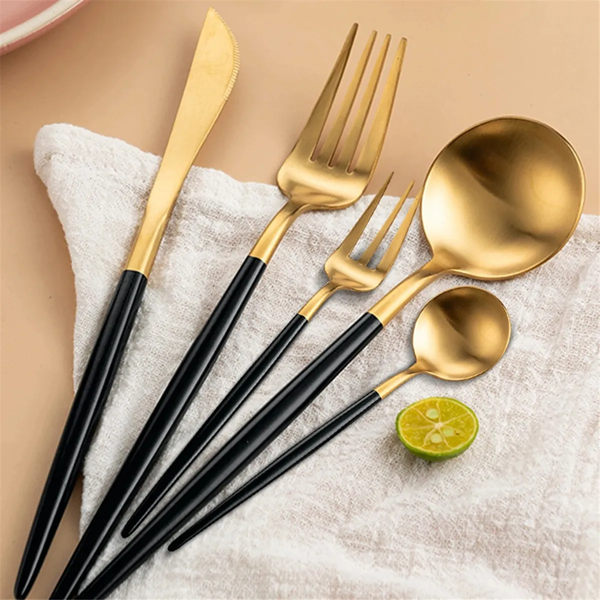 Juego de Cubiertos Dorados de Acero 24K Inoxidable – 24 Piezas con Caja de Lujo